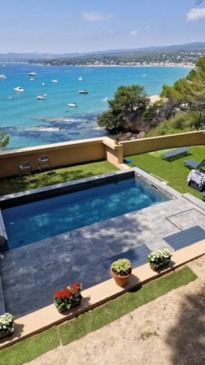 Grande maison climatisée piscine en bord de mer